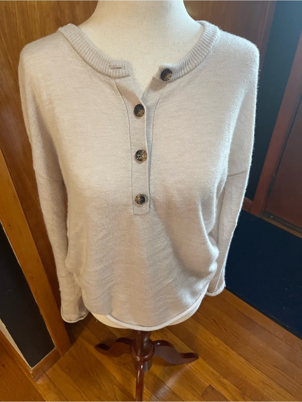 La Lingne Women’s Lightweight Button Henley Sweater - Cashmere Sweater Cream